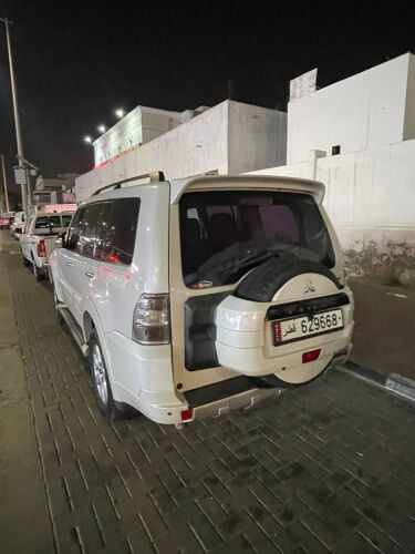 متيوبشي باجيرو 2010 السياره بحاله