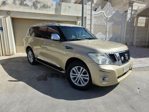 Nissan Patrol SE 2012 320hp