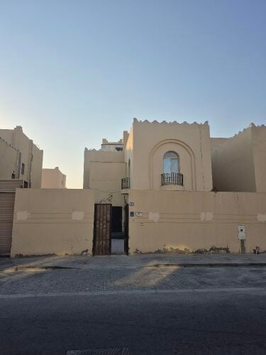 للبيع فيلا مؤجرة في الوكير