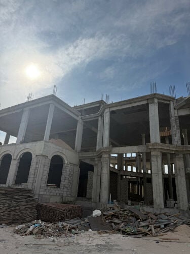 للبيع قصر على العظم بالغرافة