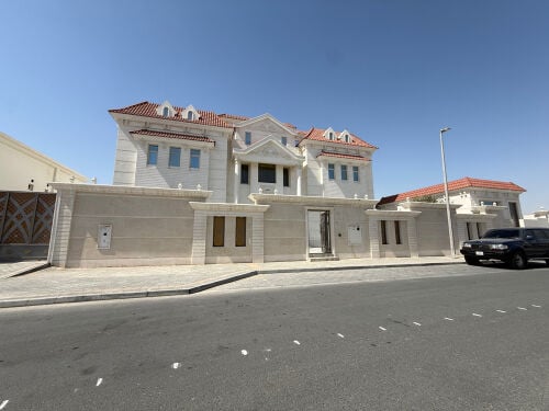 للبيع فيلا فى الدحيل شبه قصر 