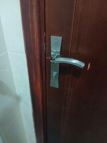 تركيب وصيانة الأبواب والاقفال وفت