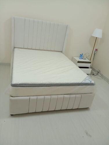 سرير ومرتبة