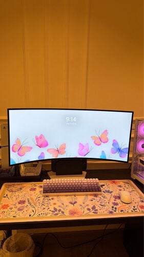 شاشه للبيع بحاله ممتازه من شركة