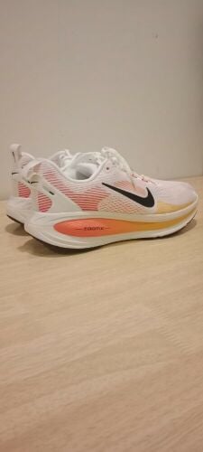 حداء رياضي مقاس 44