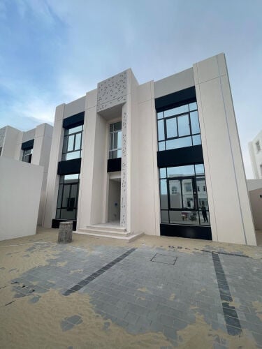 للبيع فيلل بالصخامه 600م 