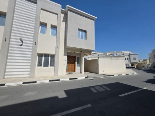 Villa 7Bhk Unfurnished/Al Markhiy