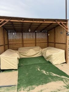 العريش من الخيزران بدون الكراسي