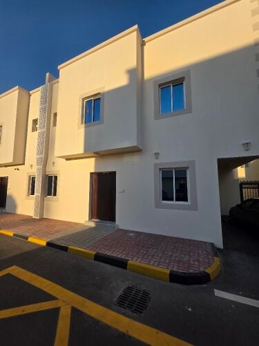 فيلا جديدة بالخيسة 6 غرف مكيفة