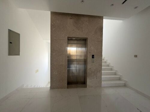 فيلا جديدة بالوعب للبيع