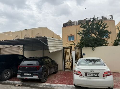 للبيع فيلا مؤجرة بأم صلال على