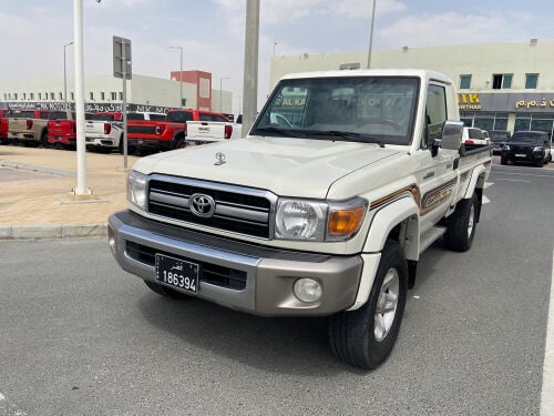 Land Cruiser 2022 white 