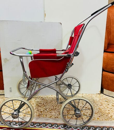 عربة اطفال كلاسيكية قديمة 