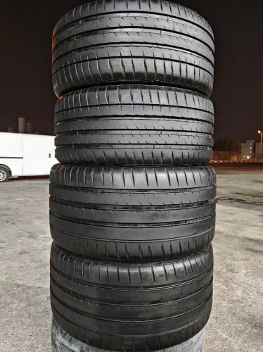 Rear: 315/35/20. Font: 255/35/20