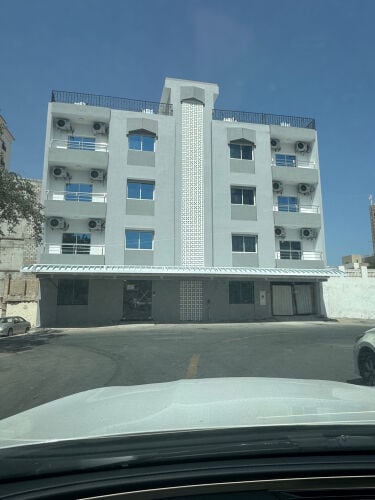 للبيع (7) شقق (4)غرف مساحه كبيره 