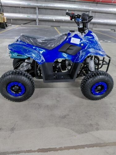 مركبة رباعية الدفع تعمل بالبنزين