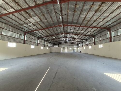 warehouse 800 sq.m covered area
