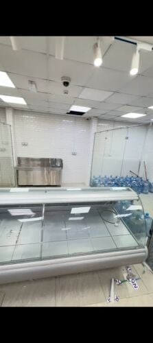 ملحمة،محمصة،اجبان داخل هيبر ماركت