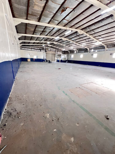  stor and Laundry for rent