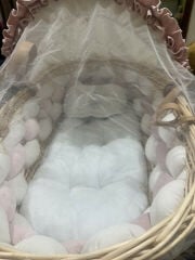 سرير وماشية وكرسي هزاز