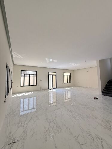 للبيع فيلا تشطيب ممتاز ام صلال عل