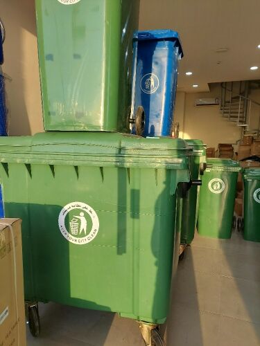 حاويات الزبالة