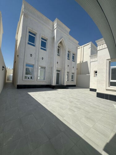 للبيع فلل في العزيزيه تشطيب راقي