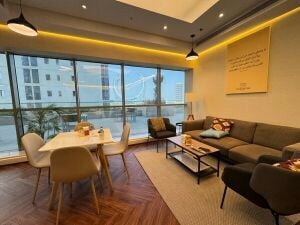 مكتب خدمي فاخر في لوسيل مارينا