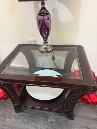 طاولة زجاج