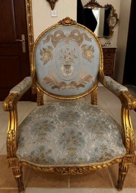 طقم كنب كلاسيكي فاخر (انتيك)