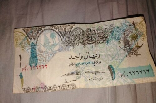 ريال قطري قديم برقم مميز.