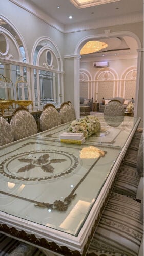طاوله طعام كلاسيكيه بجوده عاليه