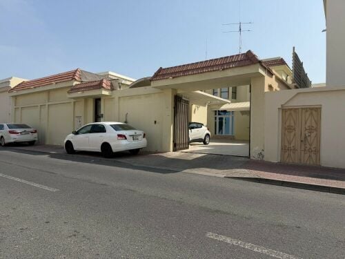 للبيع فيلا المطار بسعر الارض