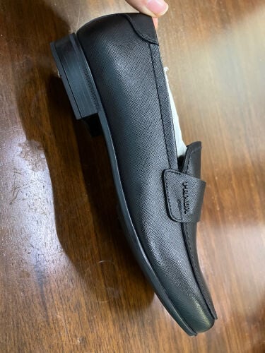 حذاء برادا جديد 