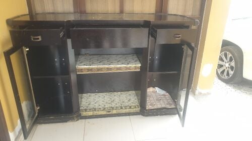 طاولة تلفزيون