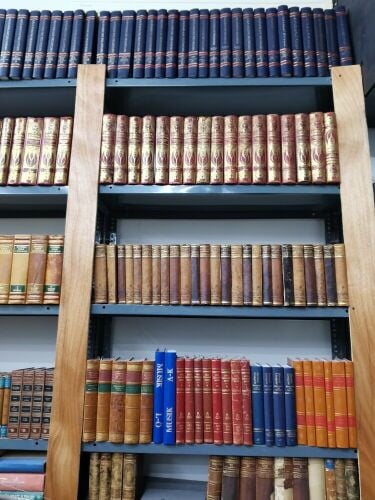 مكتبه كتب قديمه أجنبية