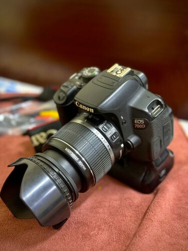 canon 700d professional camera
