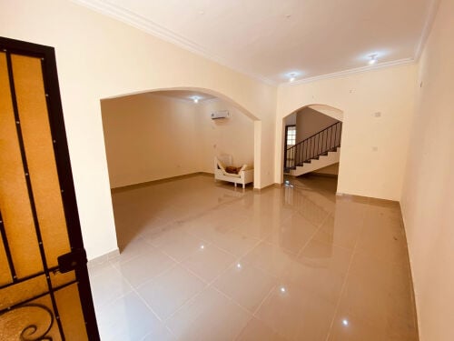 فيلل ام صلال علي موظفين 