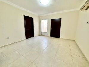 غرفة و صالة بالدائري الرابع شاملة