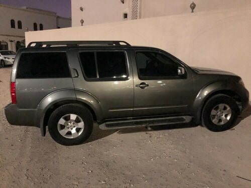  Nissan Pathfinder SE