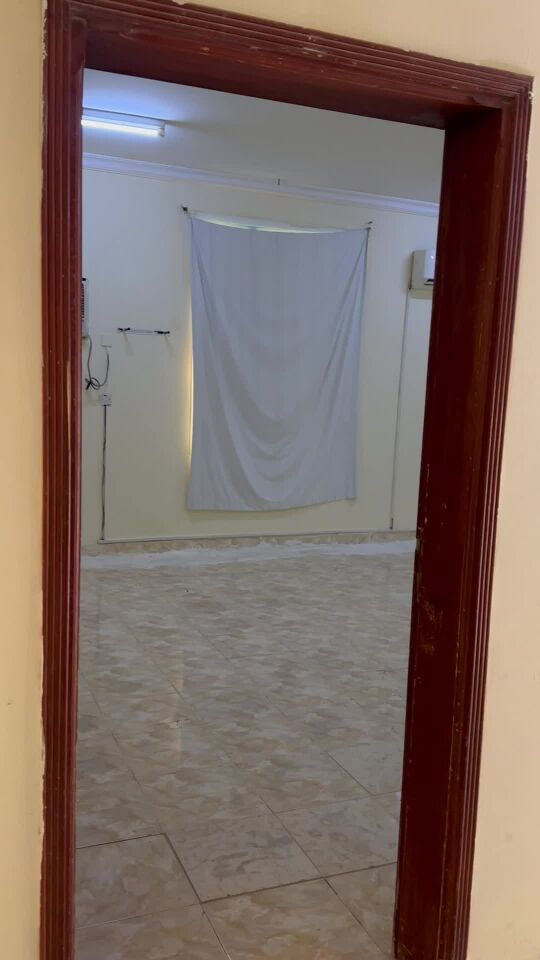 للإيجار إستديو ارضي معيذر غرفه 