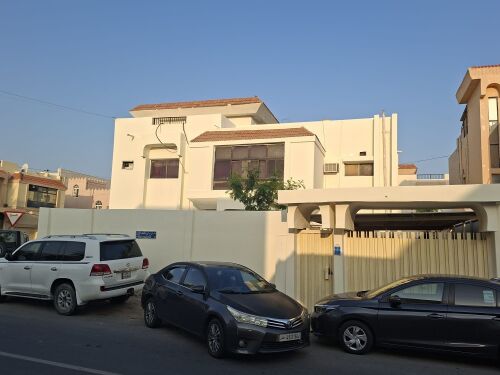 للبيع فيلا نعيجة مؤجره