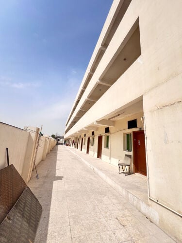 Building for rent, 30 rooms