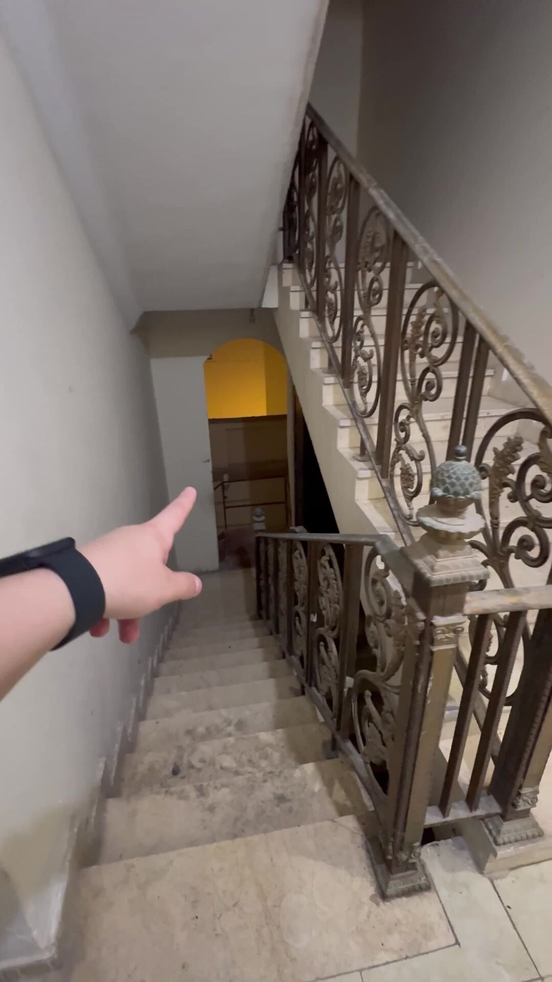 للإيجار ف عين خالد غرفه وصاله 