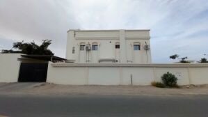 فيلا واسعة مكونة من 9 غرف نوم | ا