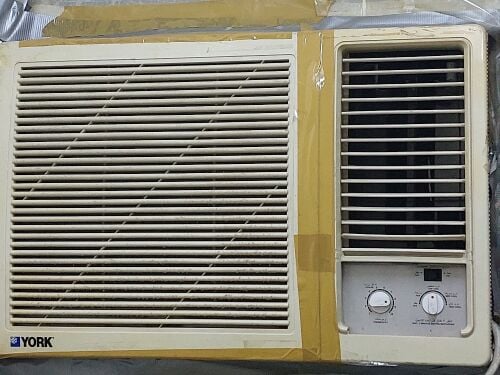 مكيفات وفريزر كبير٥٥٨٤٦١٤٥