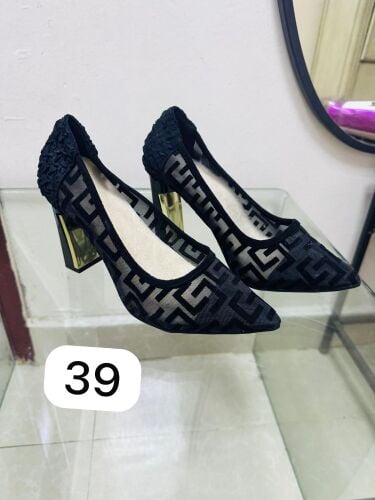 أحذية متنوعة مجانا