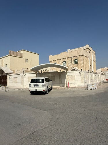 للبيع فيلا مستعمله بمعيذر 