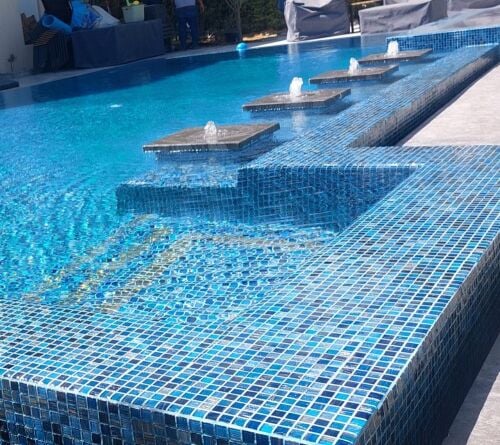 إنشاء برك سباحه وديكور