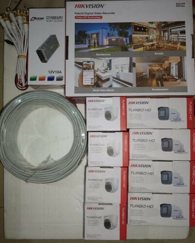 كاميرات مراقبة داخلية وخارجية